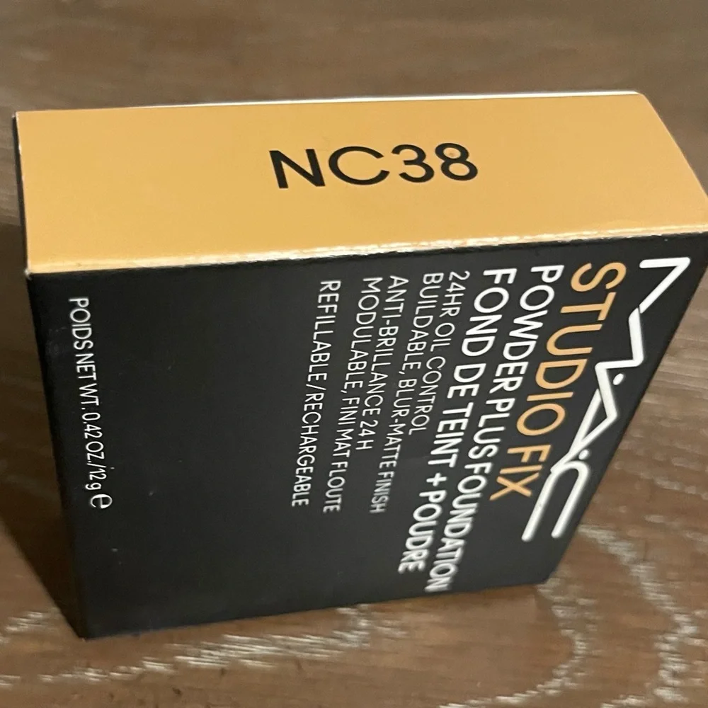 MAC Cosmetics Powder Foundation Refill - Picture 2 of 3